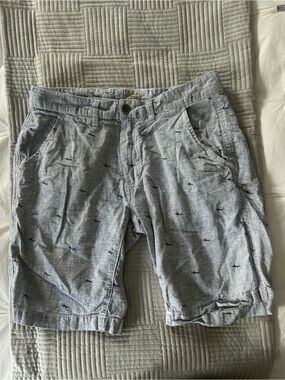 Point Zero Light Blue Striped Men's Linen Shorts with Shark Micro Print